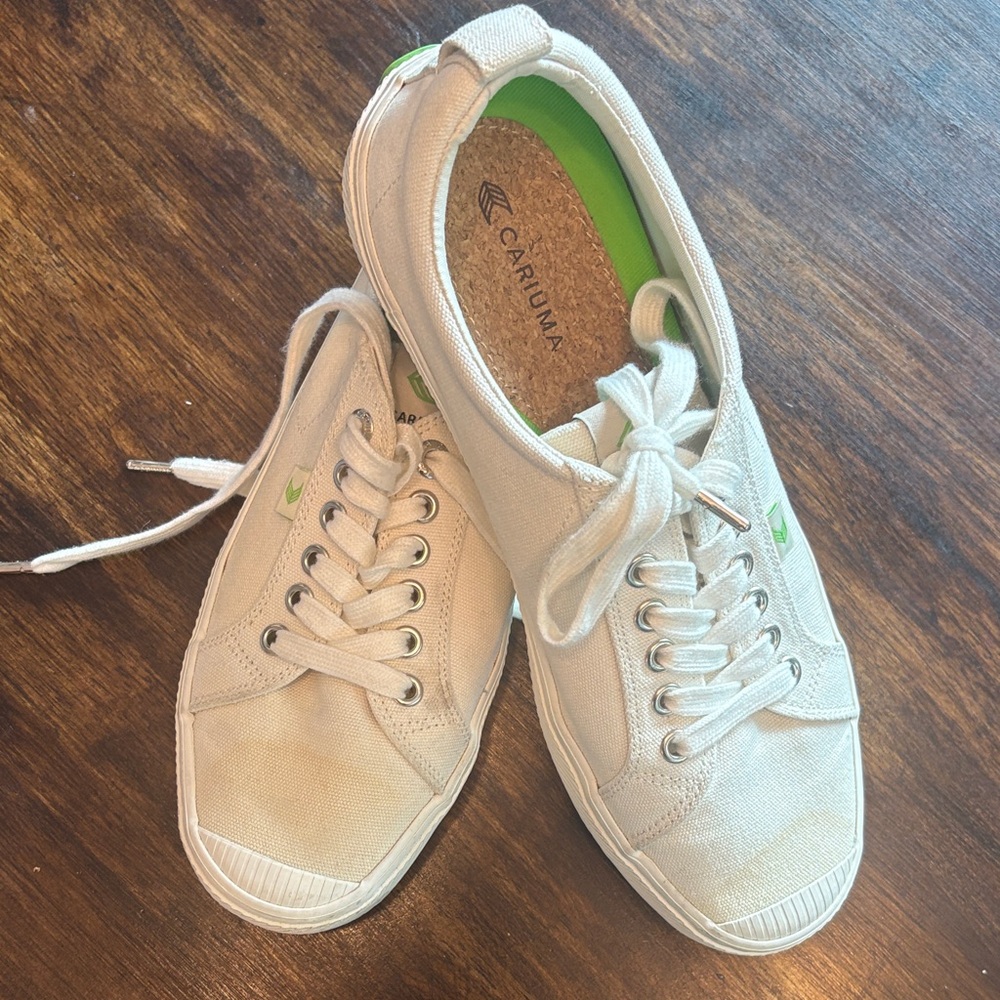 Cariuma Women's Cream Canvas Sneakers